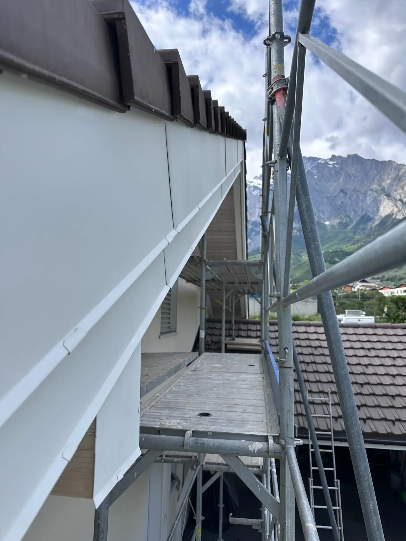 Habillage des vire-vents en aluminium blanc PREFA.